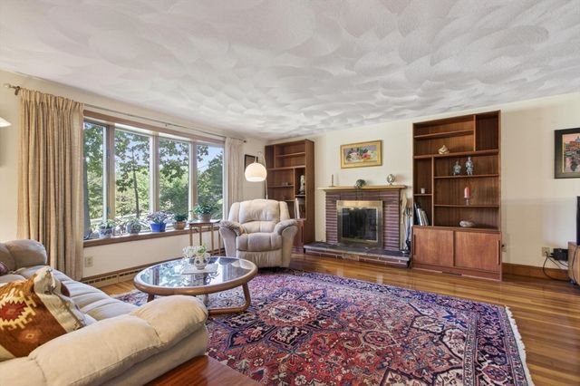 5 Williams Circle, Burlington, MA 01803