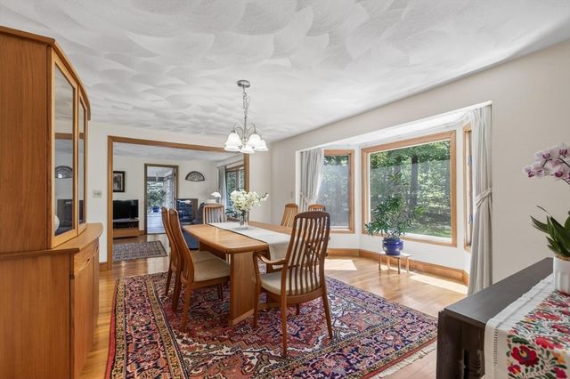 5 Williams Circle, Burlington, MA 01803