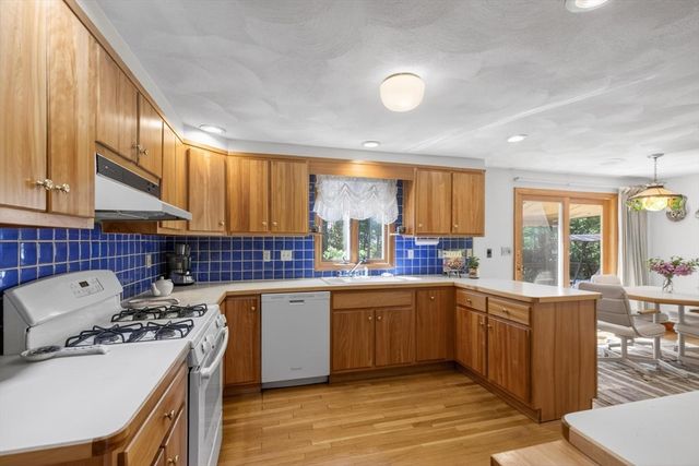 5 Williams Circle, Burlington, MA 01803