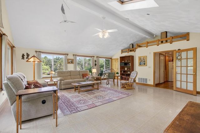 5 Williams Circle, Burlington, MA 01803
