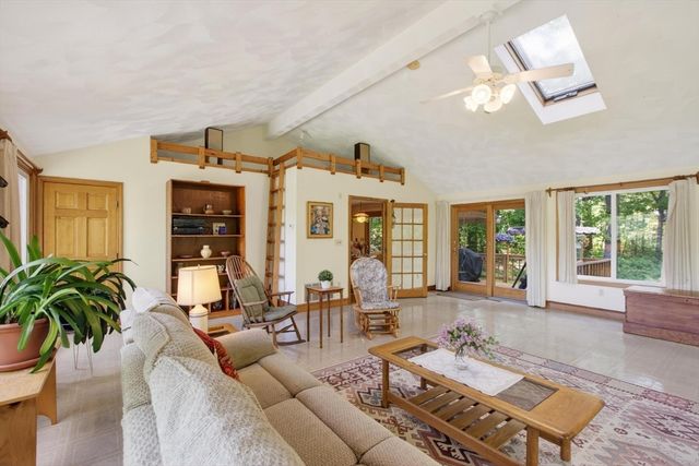5 Williams Circle, Burlington, MA 01803
