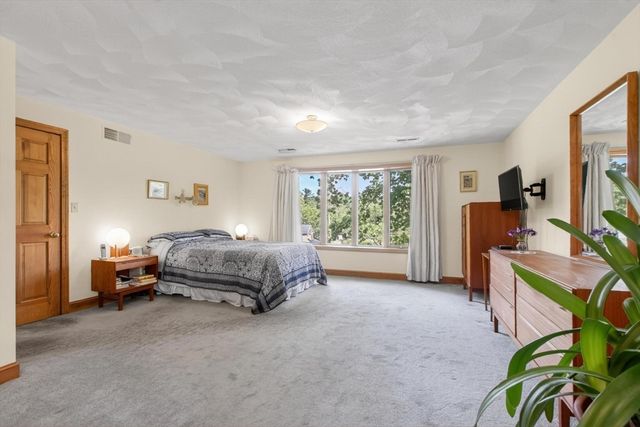 5 Williams Circle, Burlington, MA 01803
