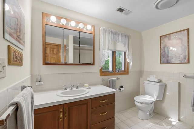 5 Williams Circle, Burlington, MA 01803