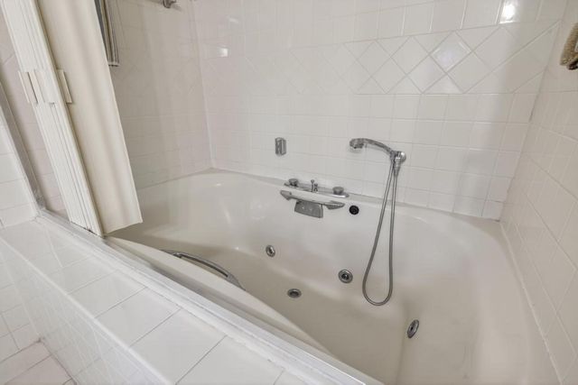 5 Williams Circle, Burlington, MA 01803