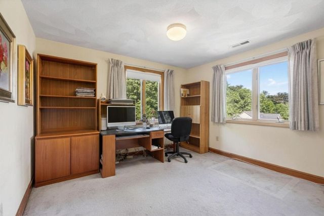 5 Williams Circle, Burlington, MA 01803