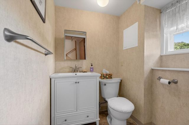5 Williams Circle, Burlington, MA 01803
