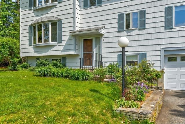 5 Williams Circle, Burlington, MA 01803