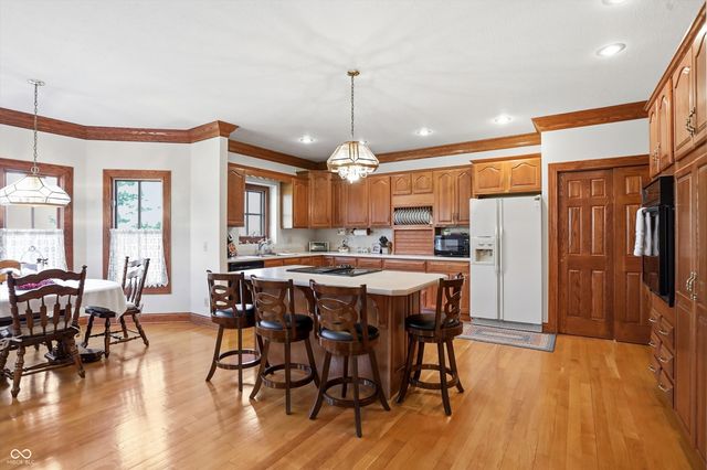 6010 Fawnwood Drive, Greenwood, IN 46143