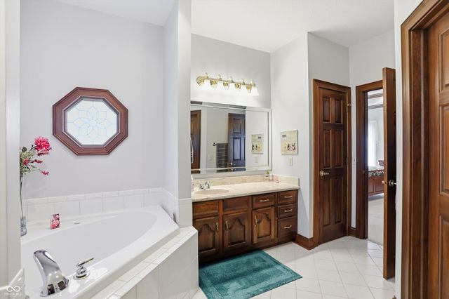 6010 Fawnwood Drive, Greenwood, IN 46143