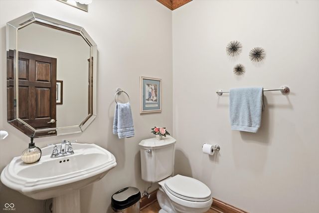 6010 Fawnwood Drive, Greenwood, IN 46143