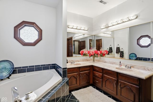 6010 Fawnwood Drive, Greenwood, IN 46143