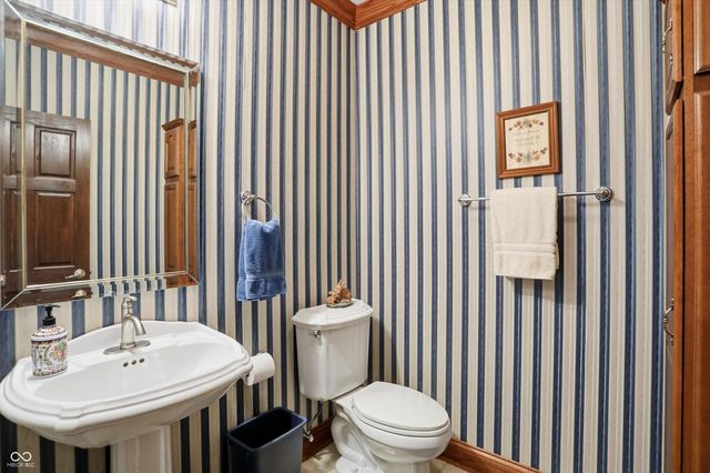 6010 Fawnwood Drive, Greenwood, IN 46143