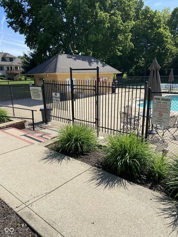 6010 Fawnwood Drive, Greenwood, IN 46143