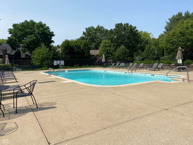 6010 Fawnwood Drive, Greenwood, IN 46143