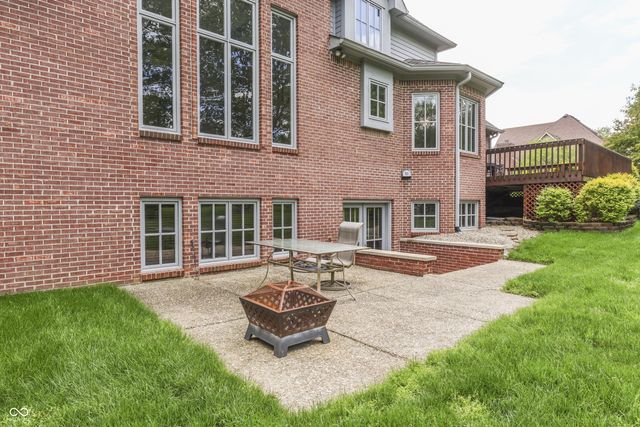 6010 Fawnwood Drive, Greenwood, IN 46143
