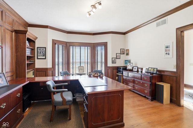 6010 Fawnwood Drive, Greenwood, IN 46143