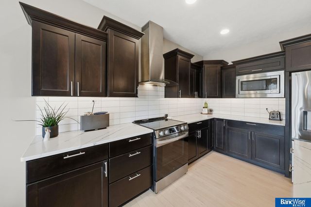 9801 S 30 Street, Lincoln, NE 68516