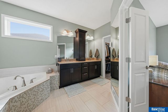 9801 S 30 Street, Lincoln, NE 68516