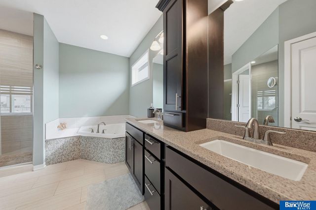 9801 S 30 Street, Lincoln, NE 68516