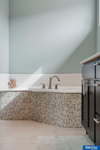 9801 S 30 Street, Lincoln, NE 68516