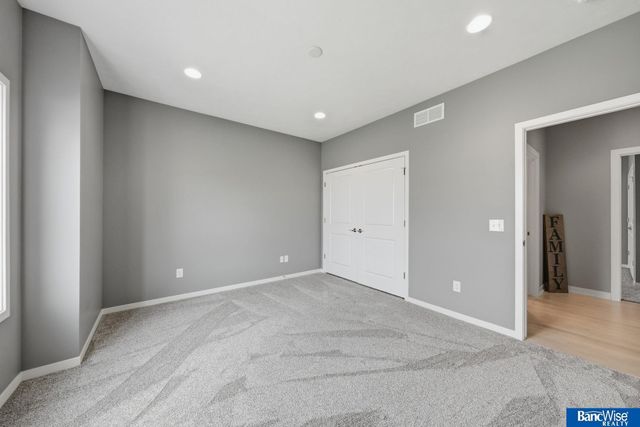 9801 S 30 Street, Lincoln, NE 68516