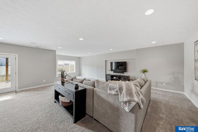 9801 S 30 Street, Lincoln, NE 68516