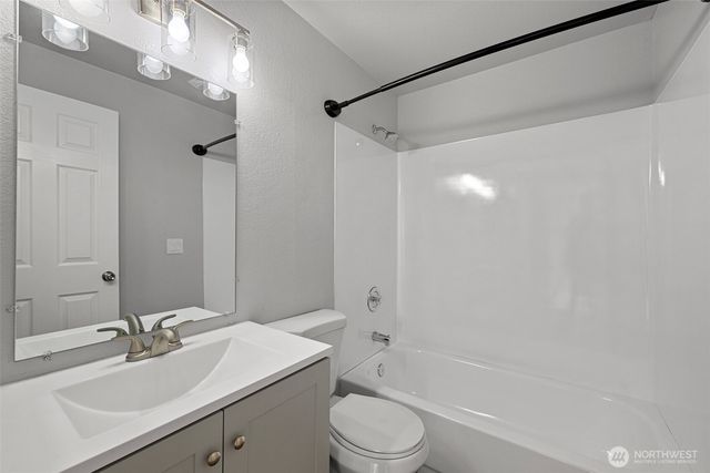 23110 30th Ave S, Des Moines, WA 98198