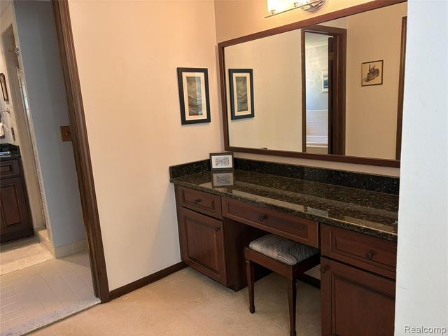 2534 Topsham Drive, Rochester Hills, MI 48306