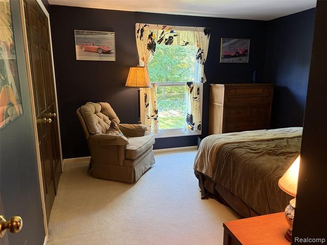 2534 Topsham Drive, Rochester Hills, MI 48306