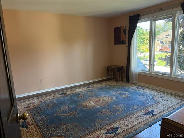 2534 Topsham Drive, Rochester Hills, MI 48306