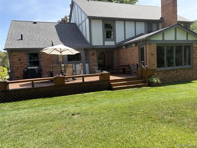 2534 Topsham Drive, Rochester Hills, MI 48306
