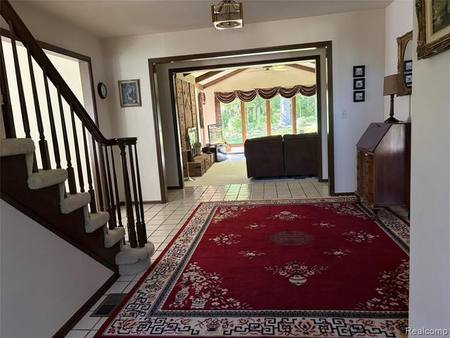 2534 Topsham Drive, Rochester Hills, MI 48306