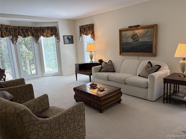 2534 Topsham Drive, Rochester Hills, MI 48306