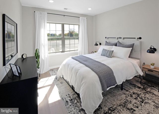 513 BERKELEY LN, Blackwood, NJ 08012