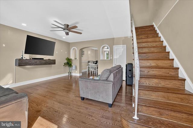 408 E SLOCUM ST, Philadelphia, PA 19119
