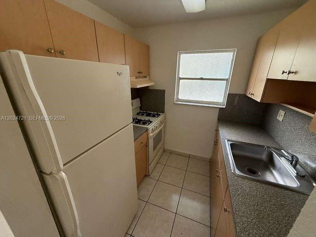 1655 W 44th Pl 302, Hialeah, FL 33012