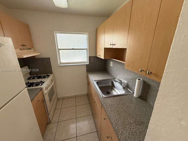 1655 W 44th Pl 302, Hialeah, FL 33012