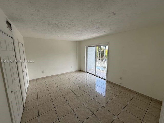 1655 W 44th Pl 302, Hialeah, FL 33012