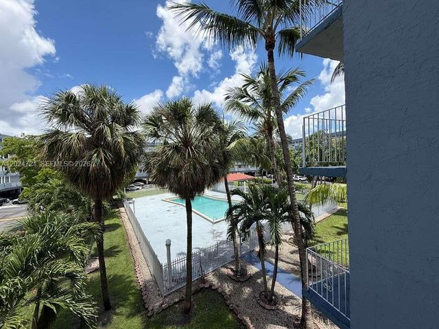 1655 W 44th Pl 302, Hialeah, FL 33012