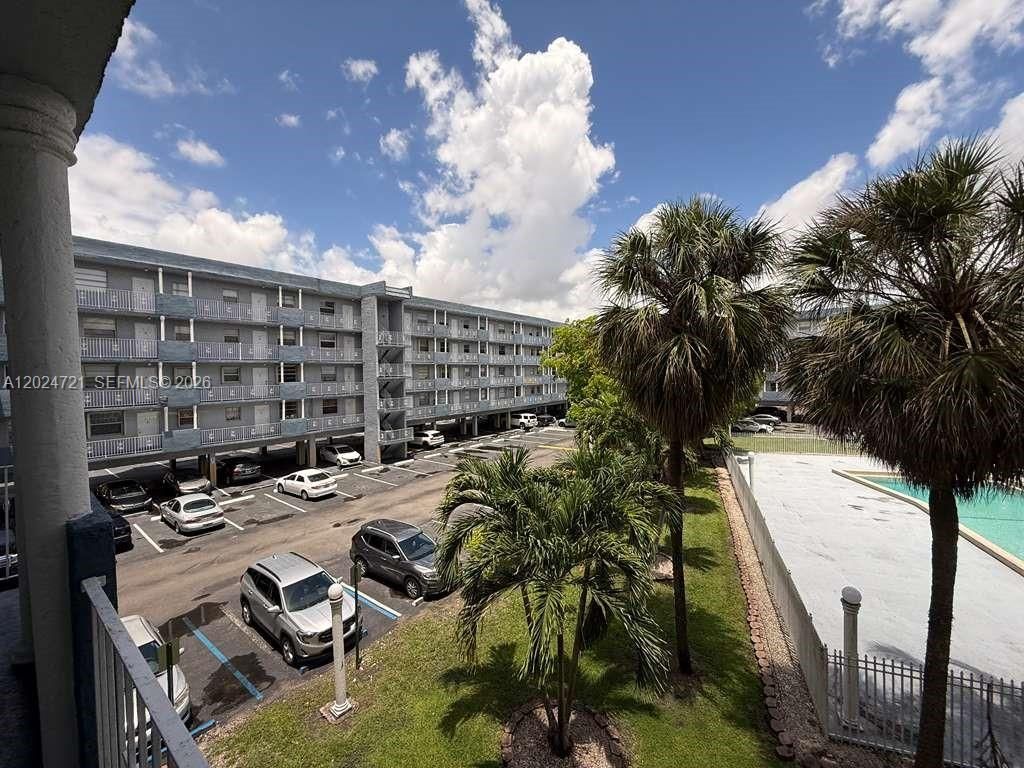 1655 W 44th Pl 302, Hialeah, FL 33012