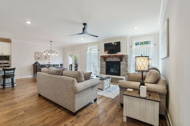 7708 Woodford Dr, Fairview, TN 37062