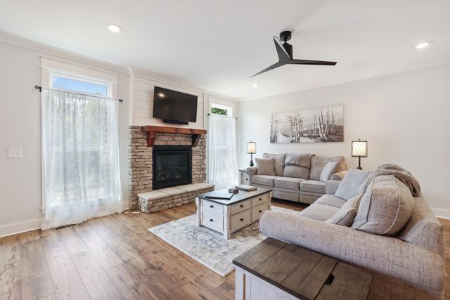 7708 Woodford Dr, Fairview, TN 37062