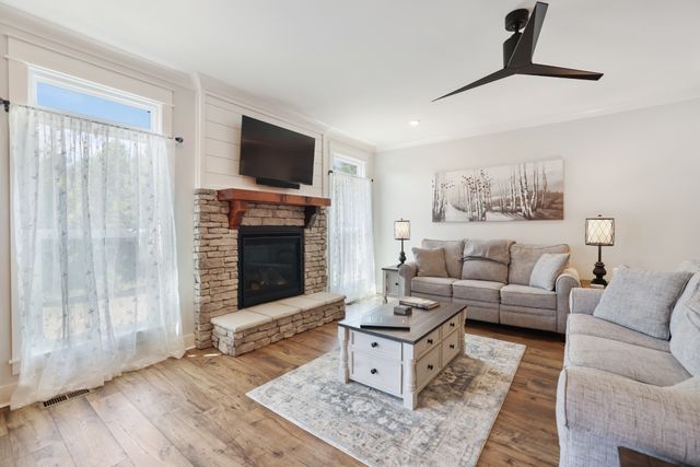 7708 Woodford Dr, Fairview, TN 37062