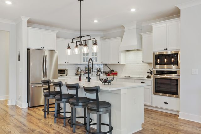 7708 Woodford Dr, Fairview, TN 37062