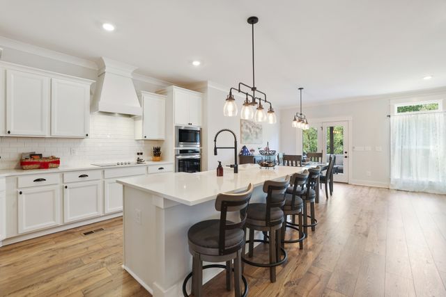 7708 Woodford Dr, Fairview, TN 37062