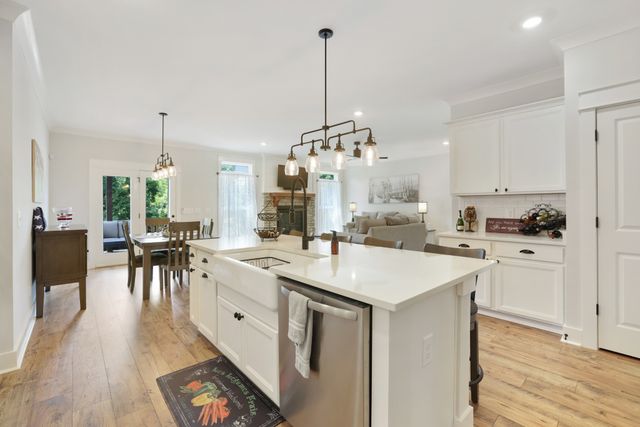 7708 Woodford Dr, Fairview, TN 37062