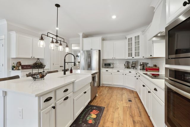 7708 Woodford Dr, Fairview, TN 37062