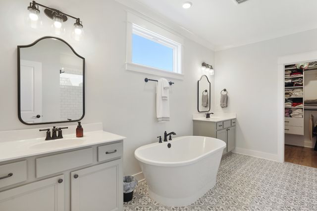 7708 Woodford Dr, Fairview, TN 37062