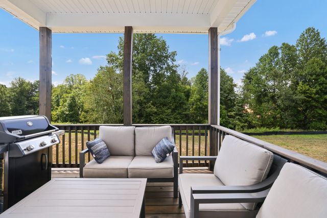 7708 Woodford Dr, Fairview, TN 37062