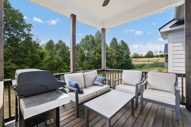 7708 Woodford Dr, Fairview, TN 37062